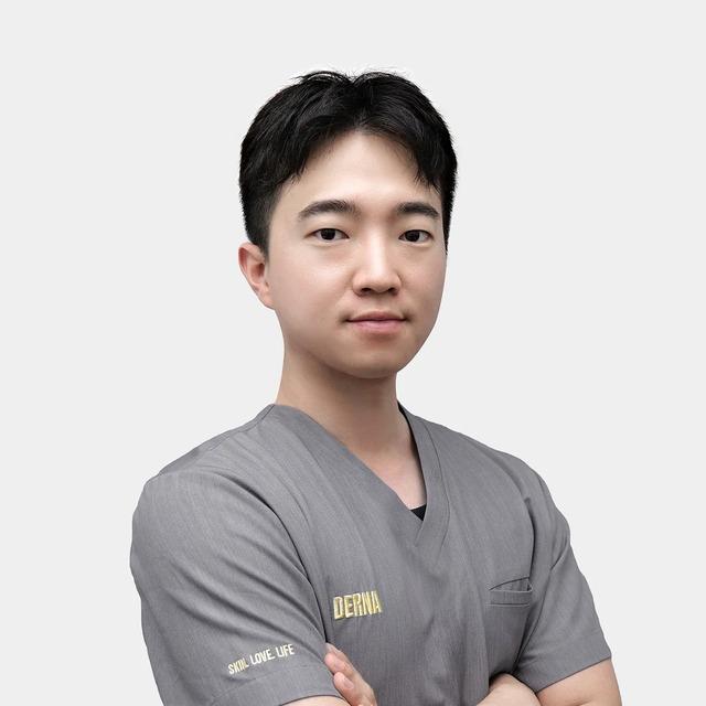 Director Eom Yong-hyeon