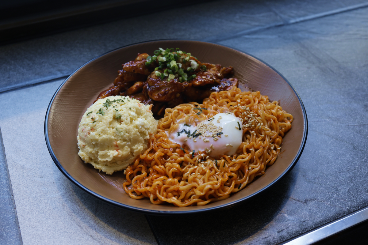 鶏もも肉のブルダック炒め麺