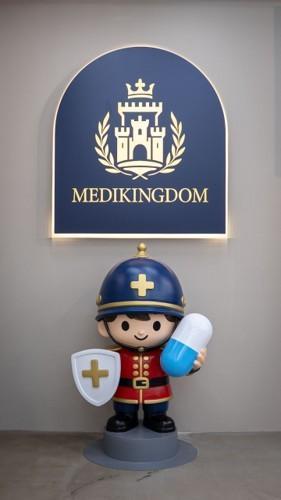 Medi Kingdom Pharmacy - interior and products