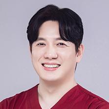 ホン・ソンフン 院長