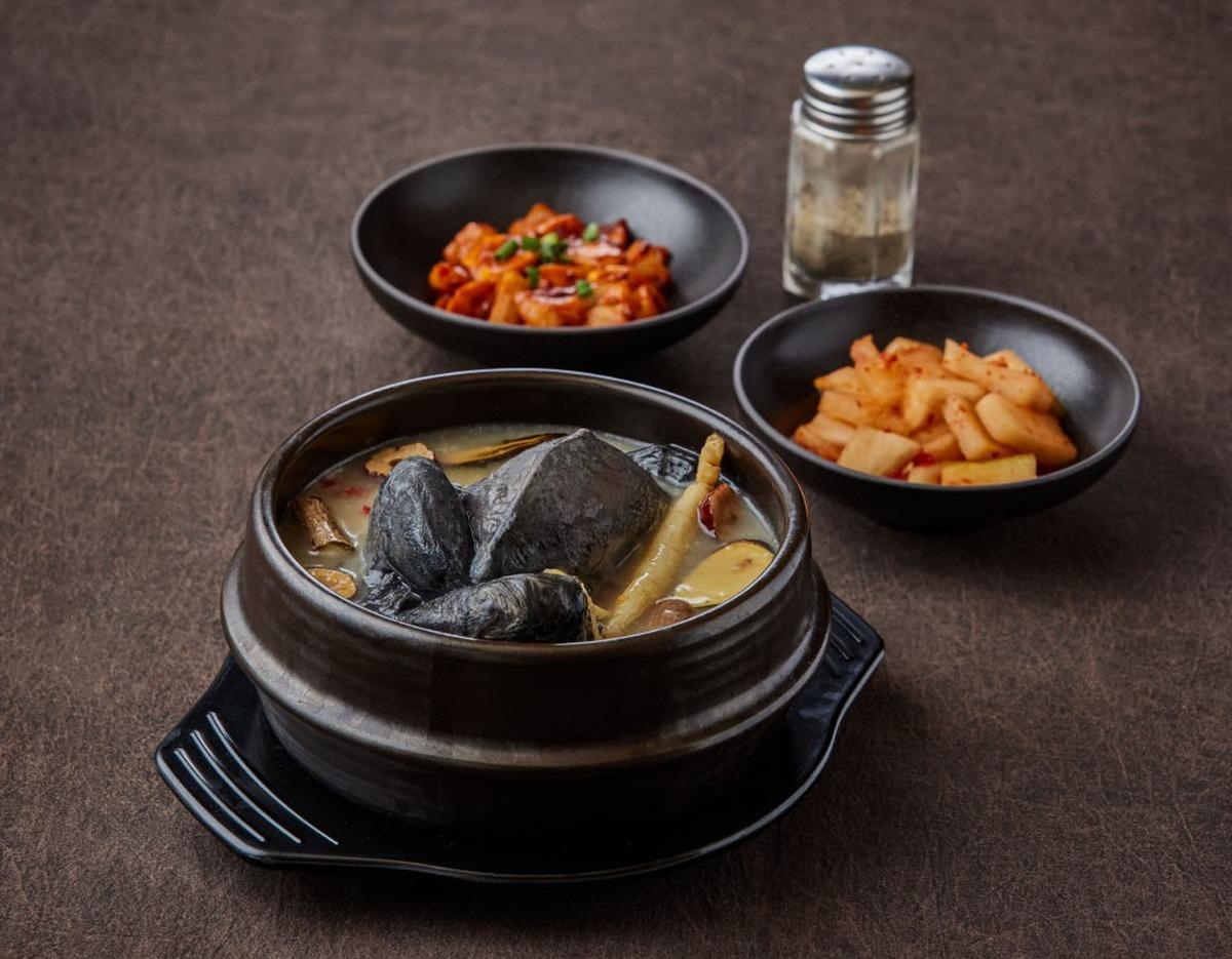 Mapo Original Samgyetang Lacquer Black Chicken Soup