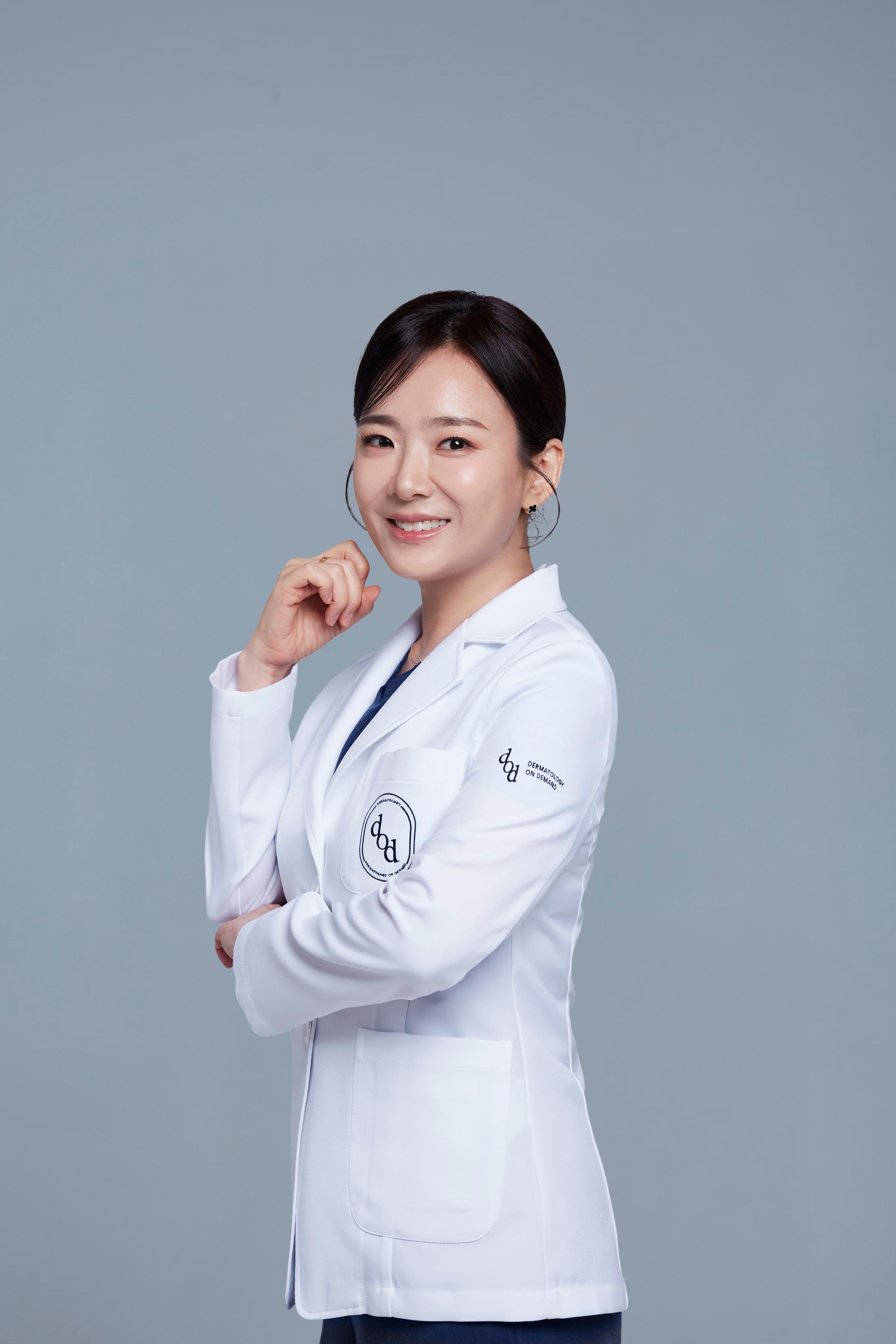 Director Hwang Seungkyung