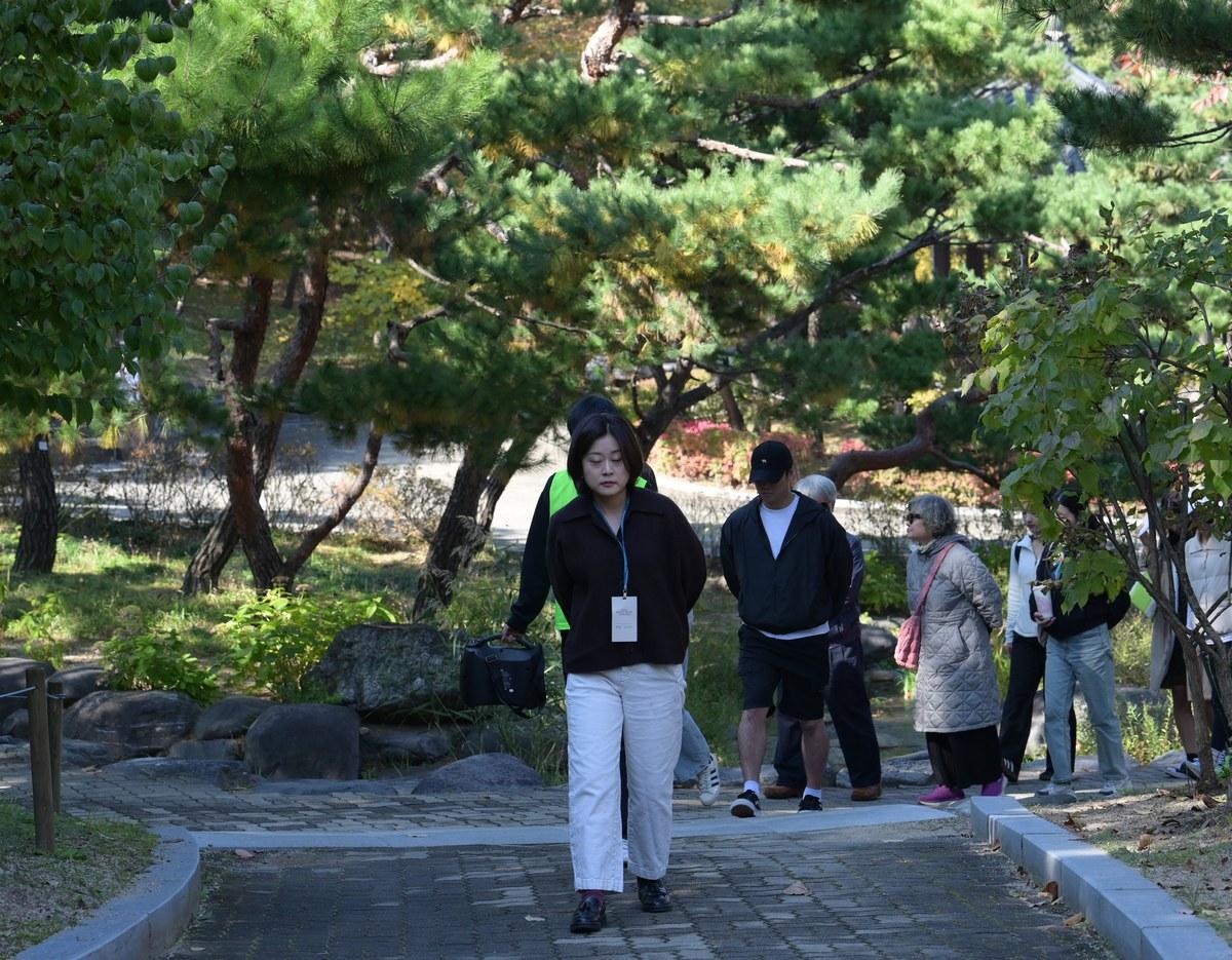 Bongeunsa nighttime walking meditation program image 1