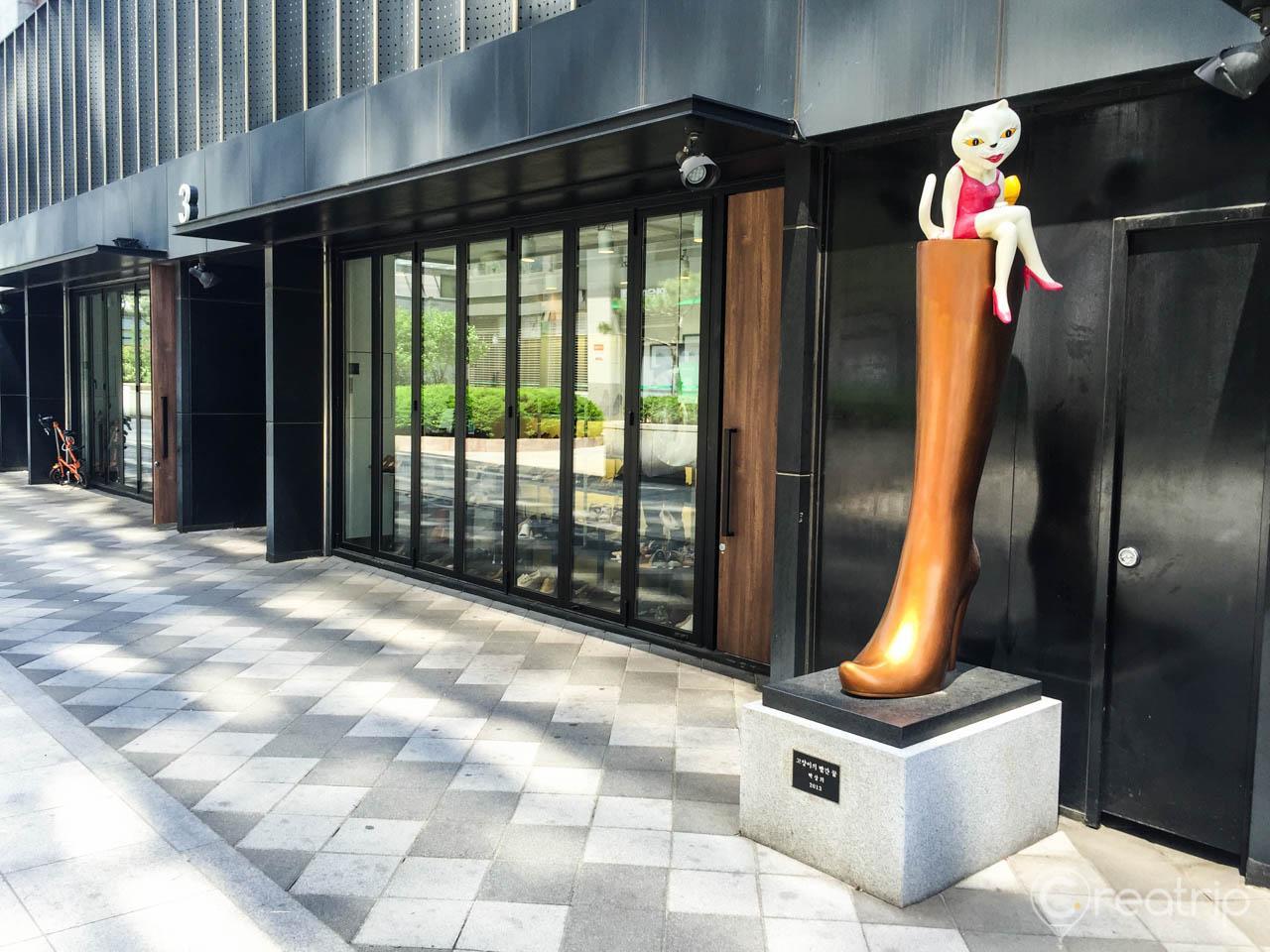 metal statue in the sidewalk of the handmade shoe street in Seoul's trendy Seongsu-dong neighborhood.