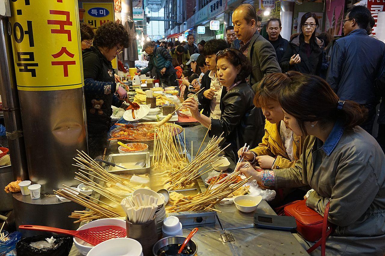 Бупюнг захын загасны бялуу гудамжны дотор 2