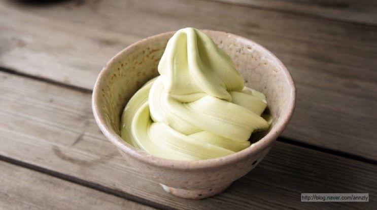 Welt geöffnet durch grünes Blatt 2