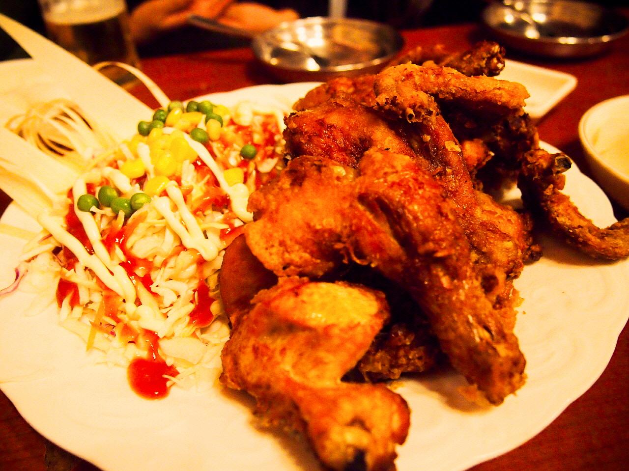 A plate of fried Brown Chicken Hof, served with tableware and ingredient accompaniments.