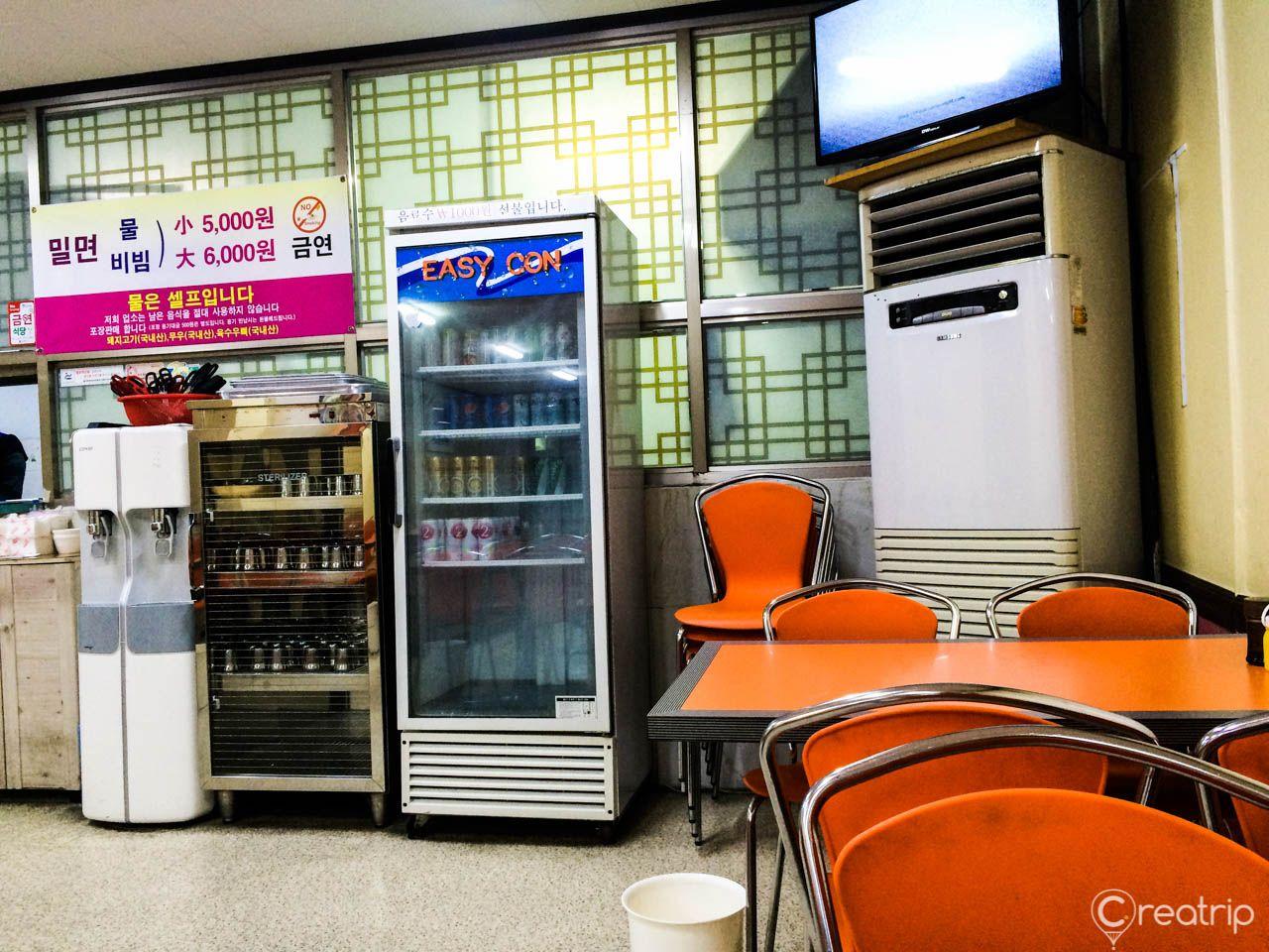 Restaurant de nouilles au visage blanc 4