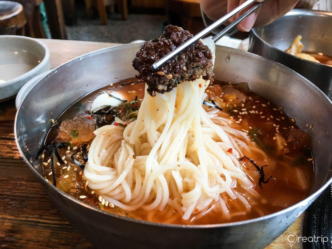 rumah pohon salju image 5