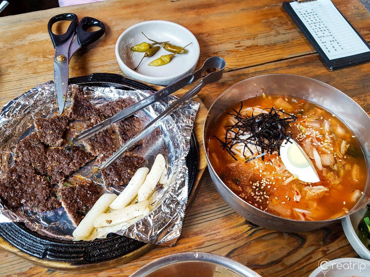 rumah pohon salju image 6