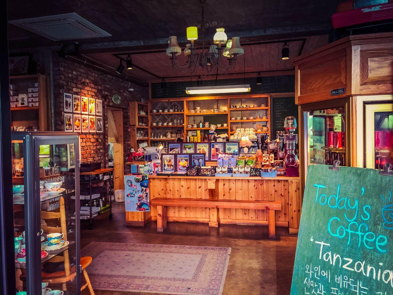 Marly coffee shop image 5