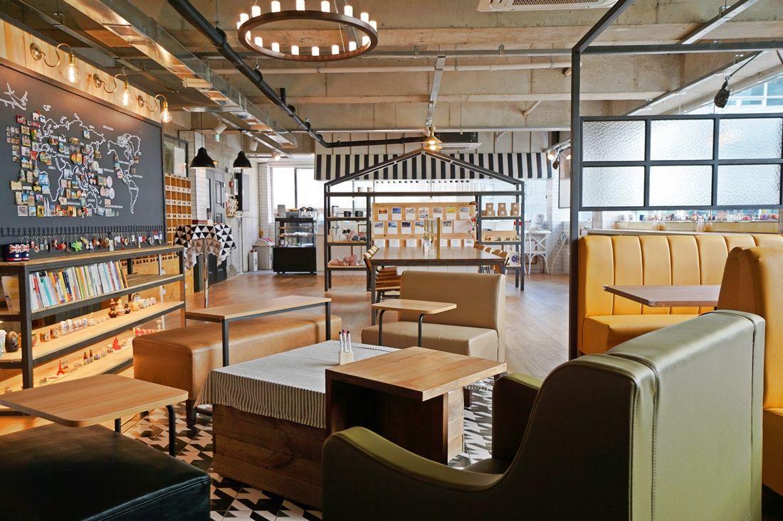 Arrivée au café de Busan image 5