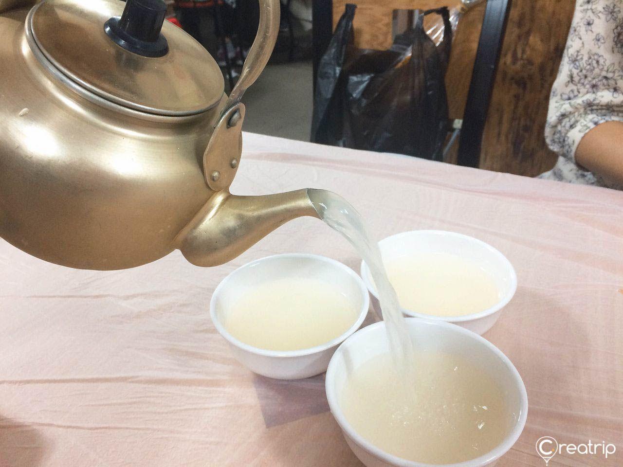 Samcheon-dong makguli street image 2