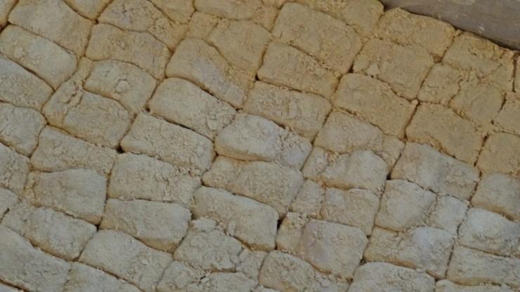 rumah kue beras yang kaya image 2