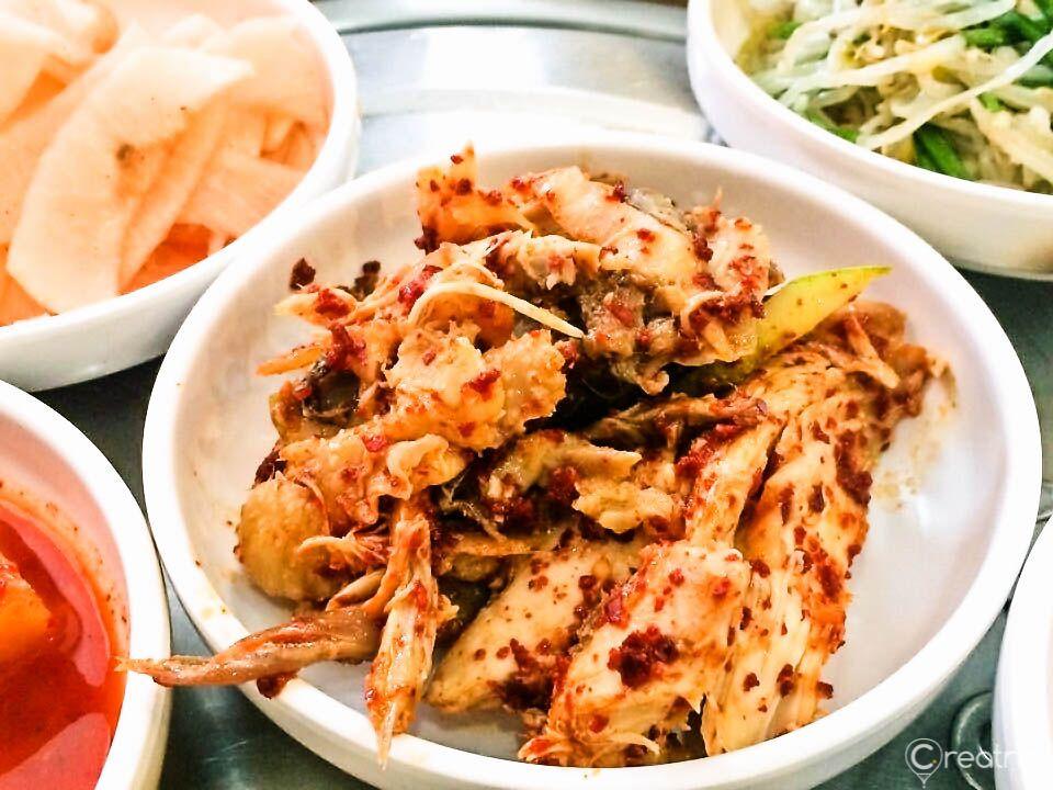 traditional Korean food spread on a table of kimchi, and staple dishes like 평래옥, served on plates and tableware.