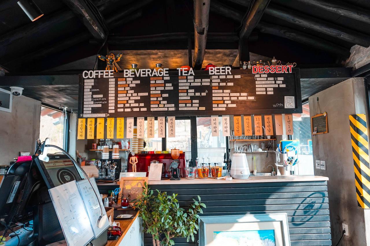 yawn coffee shop image 5