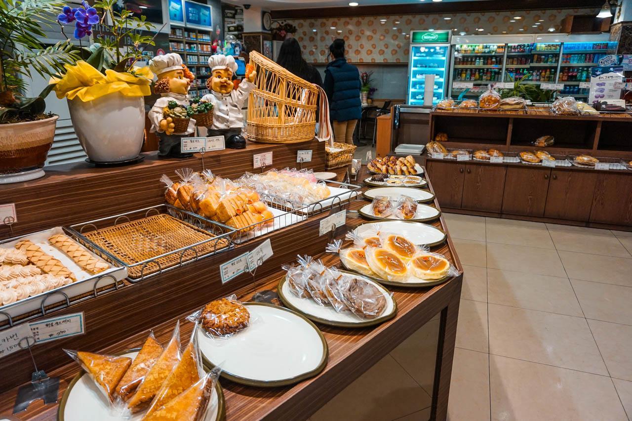 Eiffel bakery image 1