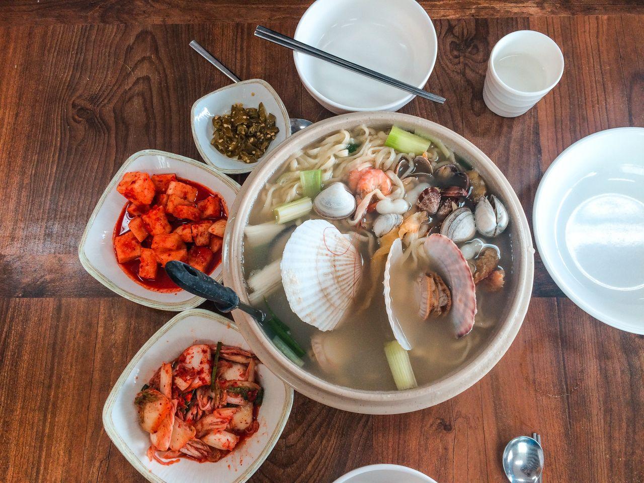 Meeresfrüchte aus dem Gelben Meer, Kalgooksoo image 2