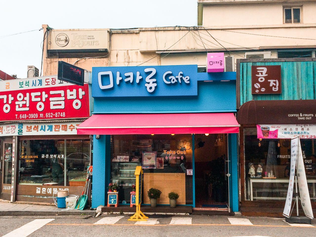 Macaroon cafe image 4