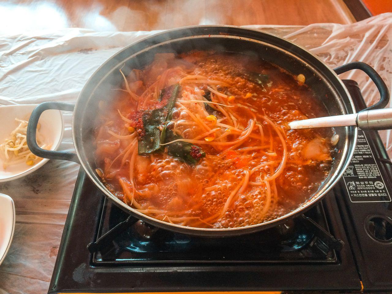 Усан баавгайн ресторан 2