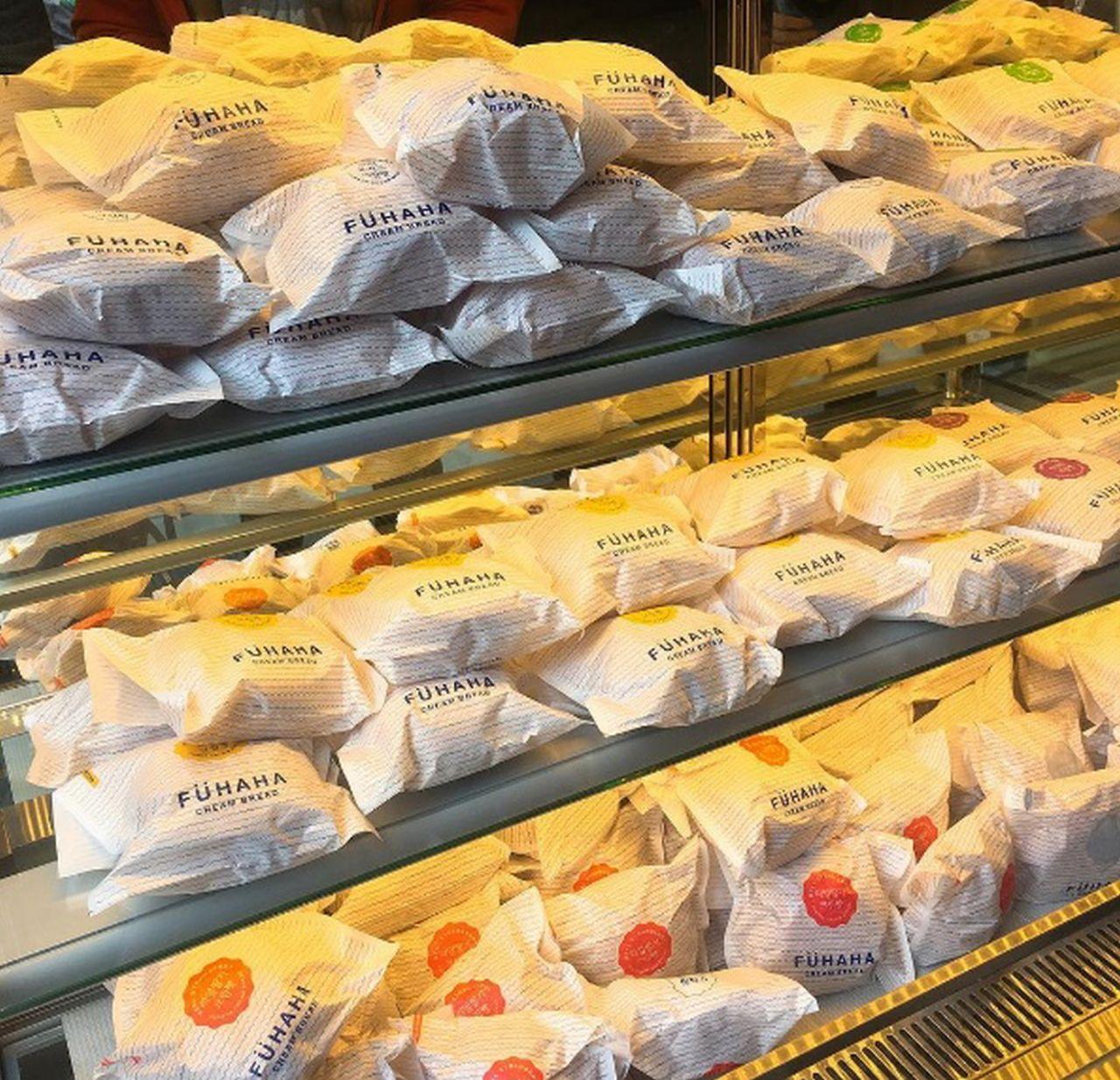 A yellow, sweet and convenient dish - 푸하하크림빵 from a Korean bakery.