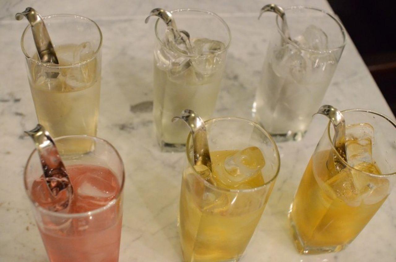 DeWeet cocktail-like tea drinks