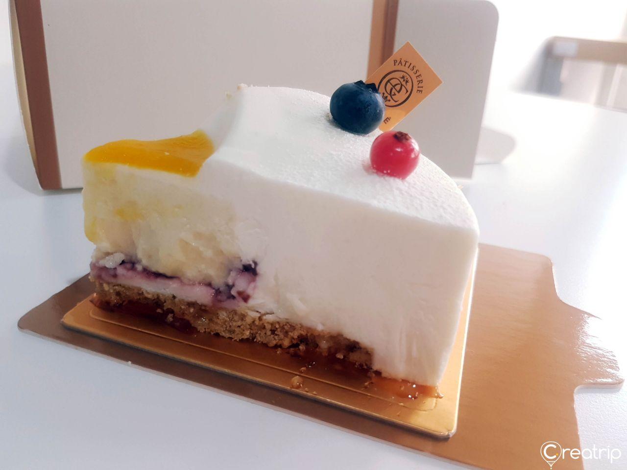 Étouffée Cake with decorative ingredients, perfect for any dessert recipe and cuisine in Korea.