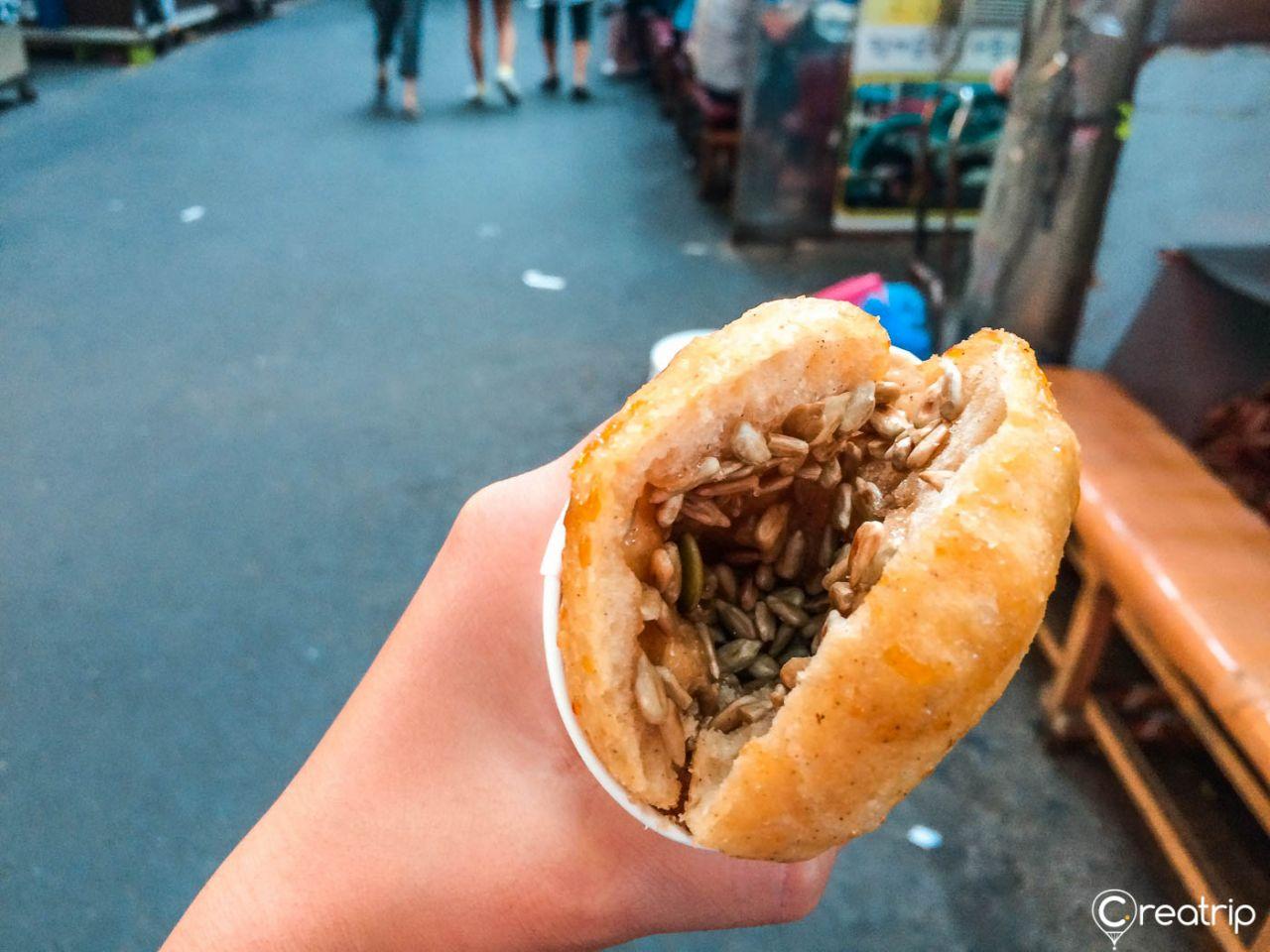 Street food at Seoul's 서문시장 market featuring 호떡 (sweet pancakes), a staple cuisine and baked good.