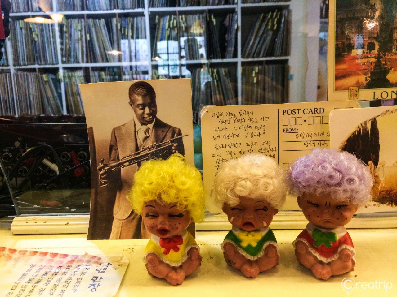 C est la vie Retro Cafe image 4