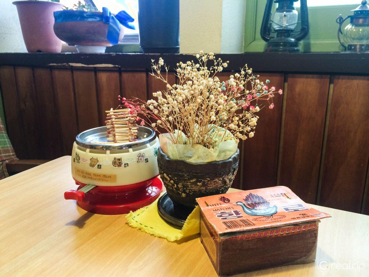 C est la vie Retro Cafe image 3