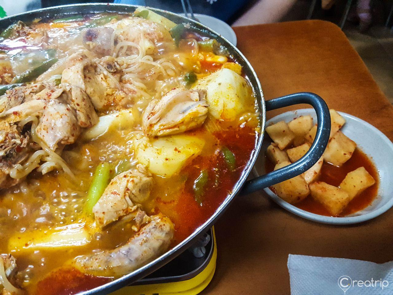 Sup ayam pedas Poongnyun image 2