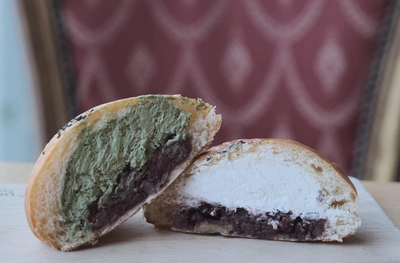 ขนมปังถั่วแดงไส้ครีมสด