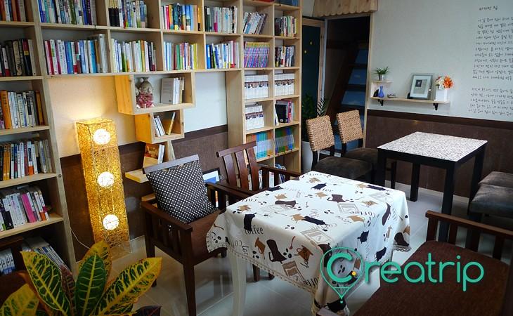 Kedai kopi buku Momo image 1