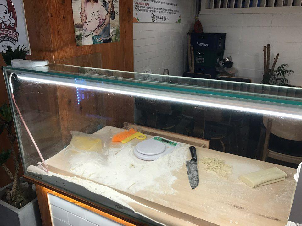 Kalguksu di pesce Shinchon image 4