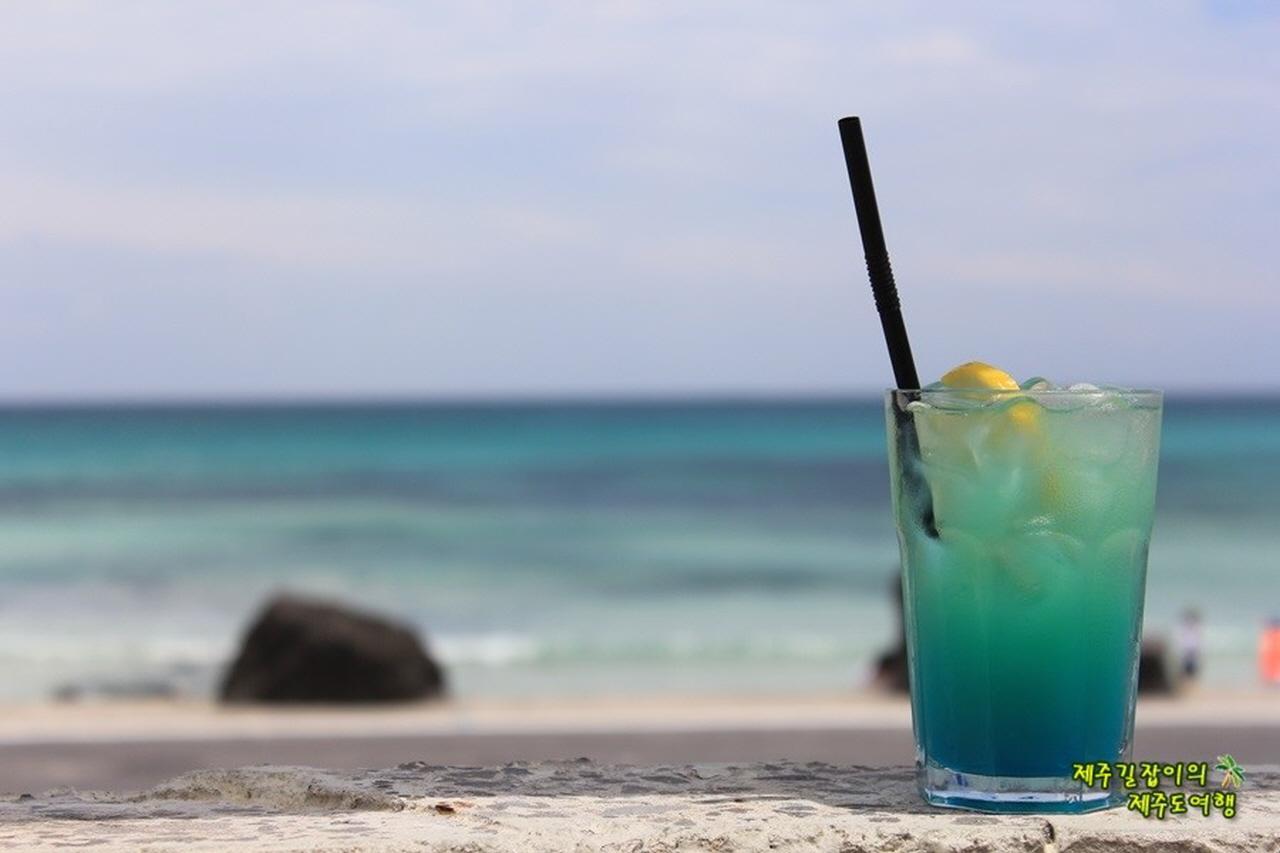 kedai kopi paus image 1