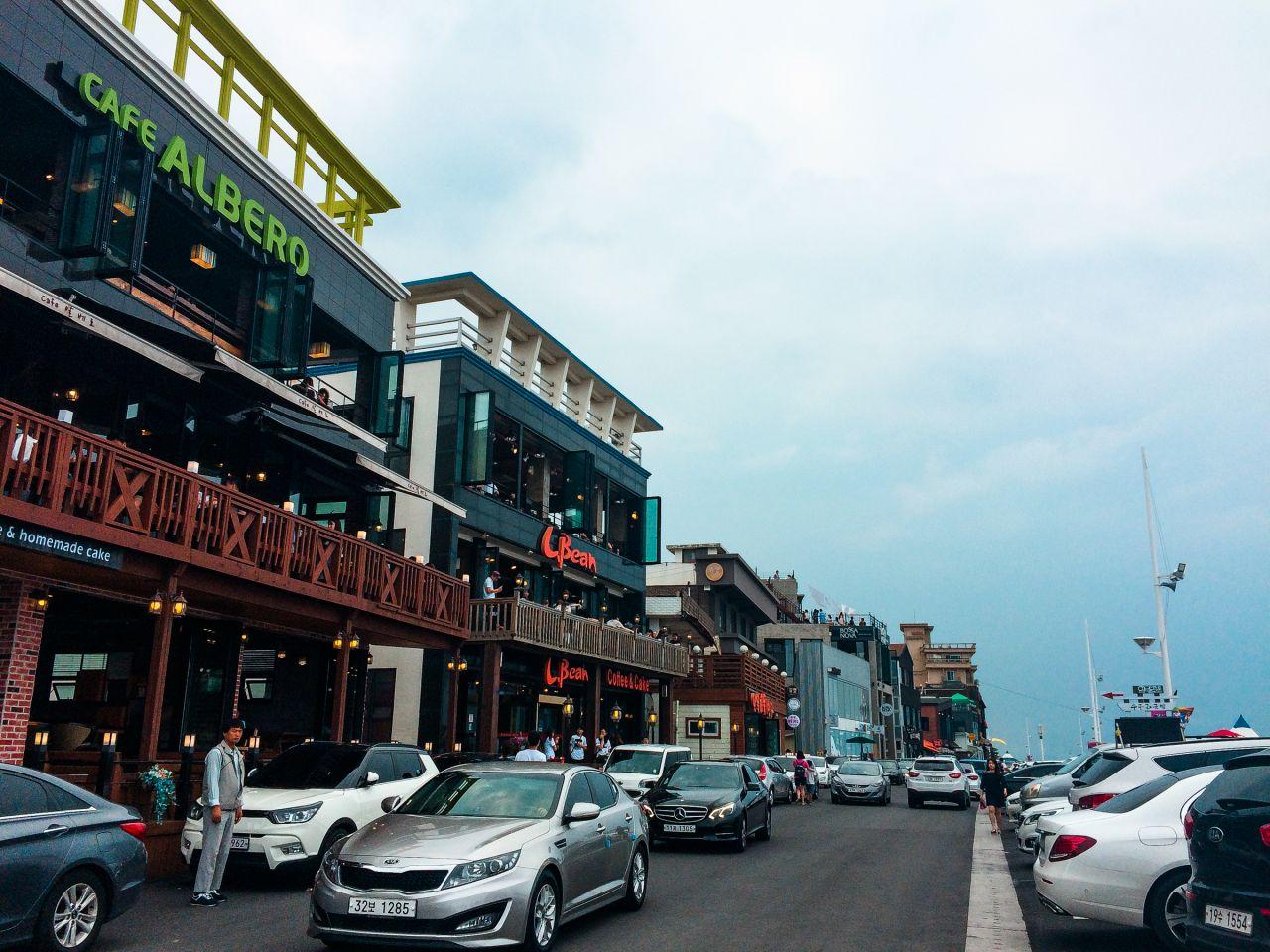 Jalan kopi tepi laut Anmok image 1