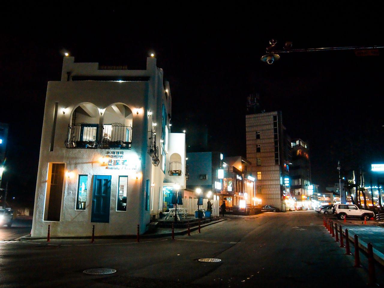 Jalan kopi tepi laut Anmok image 5