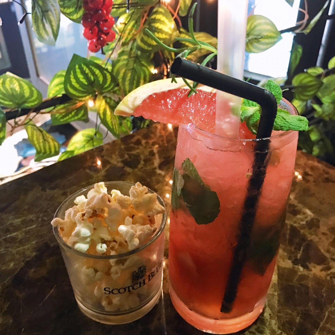 BURP SALLE À MANGER PUB&BAR 3