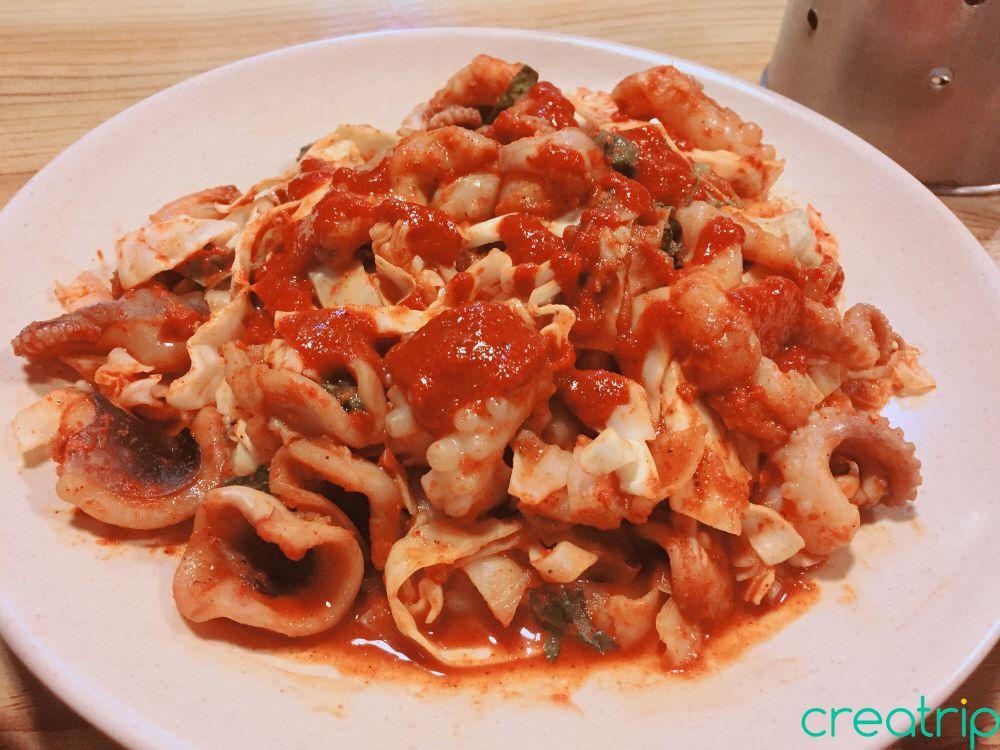 Fat beef spicy octopus Myeongdong shop image 3