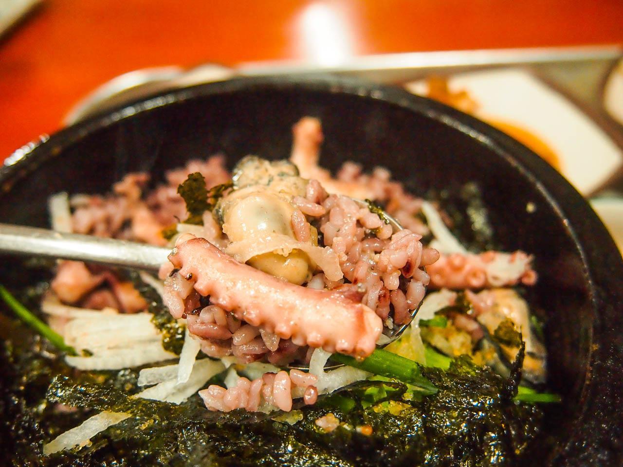 restaurant de riz aux huîtres en bonne santé sur la plage 1