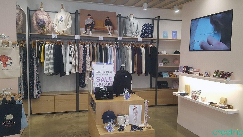 Marymond Lounge image 2