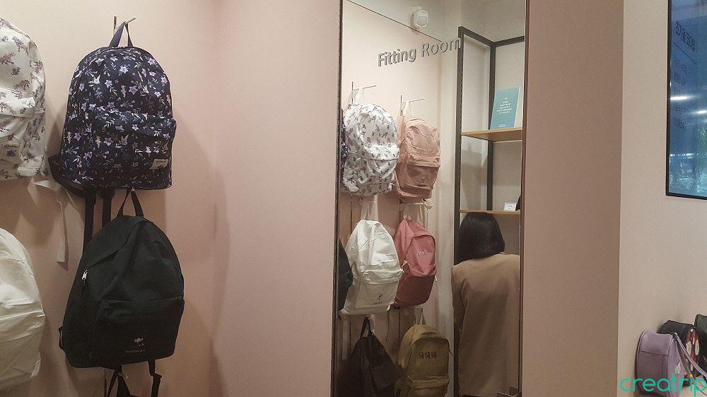 Marymond Lounge image 4