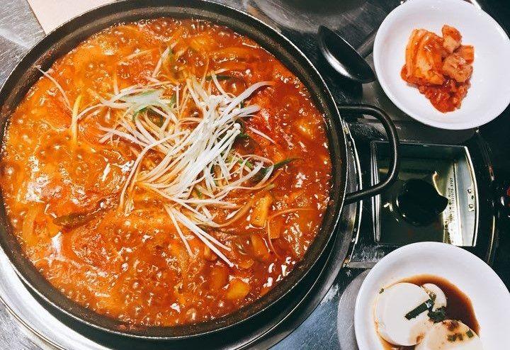 Doriyeon Spicy stewed chicken soup image 1