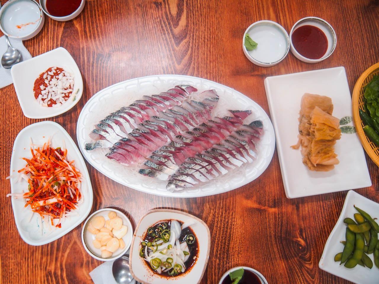 log pusat makanan laut 1