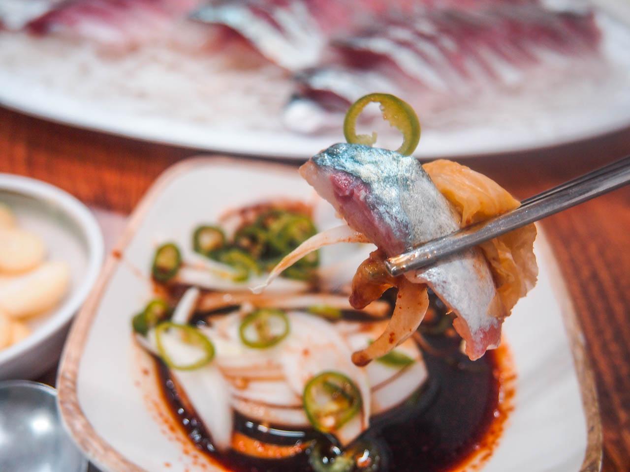 log pusat makanan laut 2