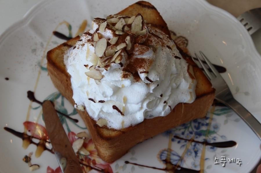 CN Blue Cafe image 5