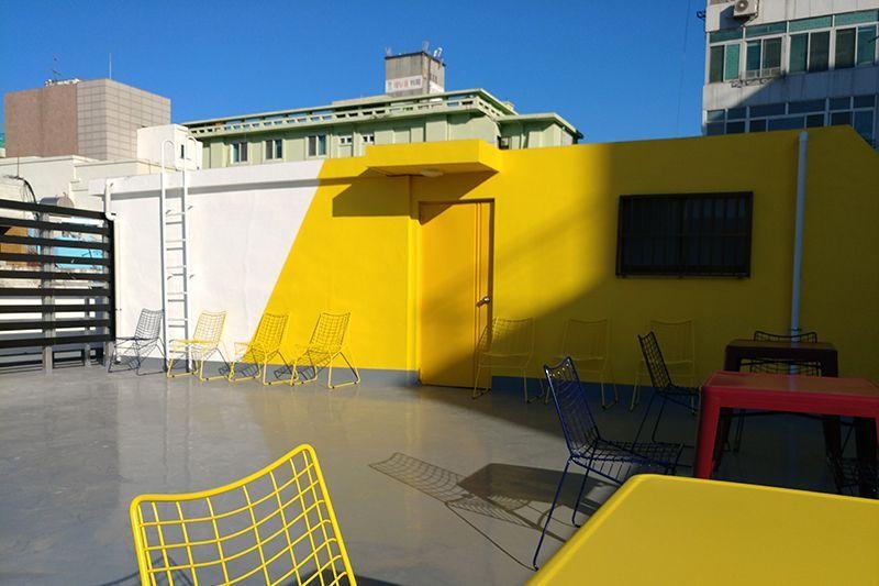 Hostel The Local image 4