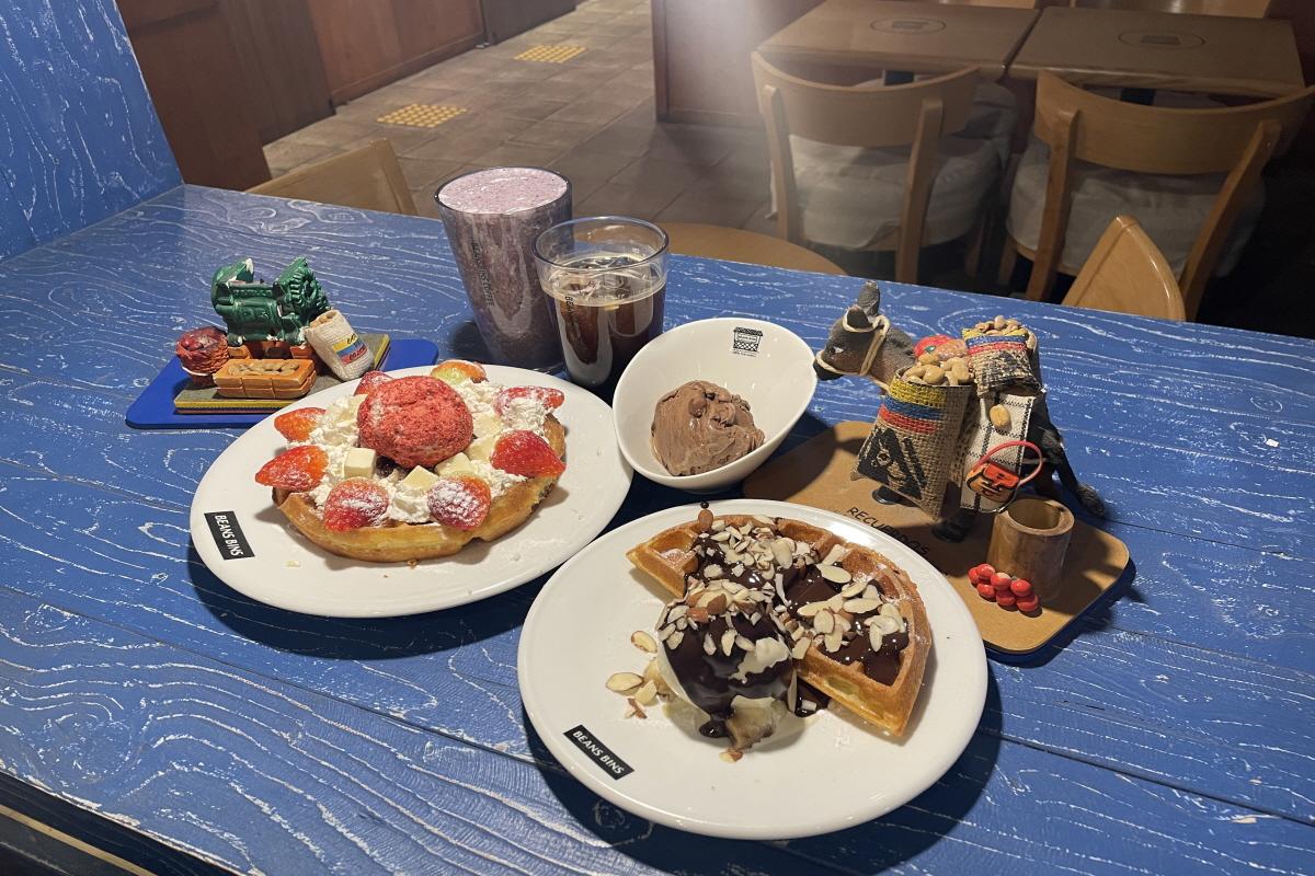 A beautifully presented dessert table at Beansbins in Myeongdong with various tasty dishes and tableware.