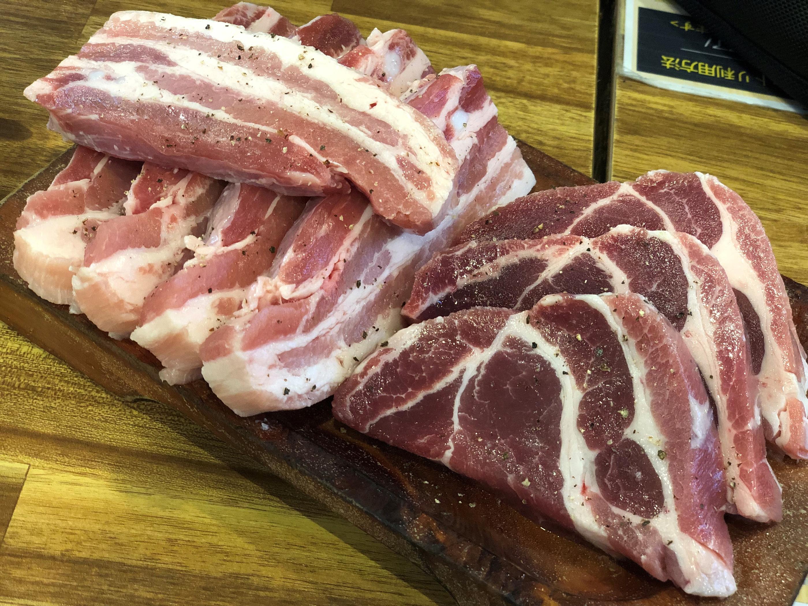 Delicious pork and beef dish, featuring 엉터리생고기 홍대점's renowned 삼겹살. Perfect for cooking enthusiasts and foodies.