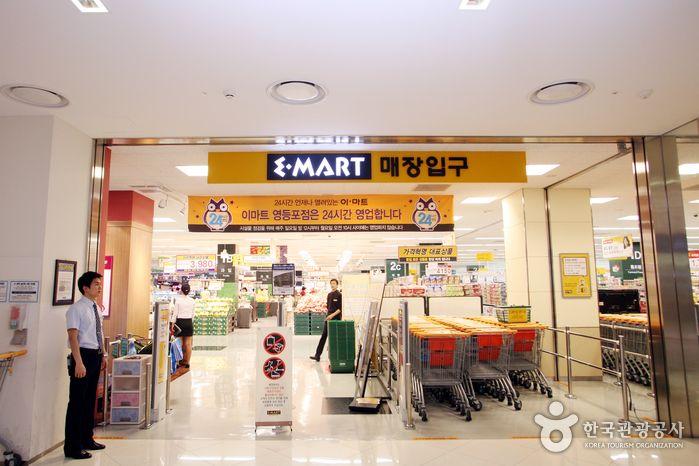 E-mart ( 이마트 ) - Seoul Korea Tour
